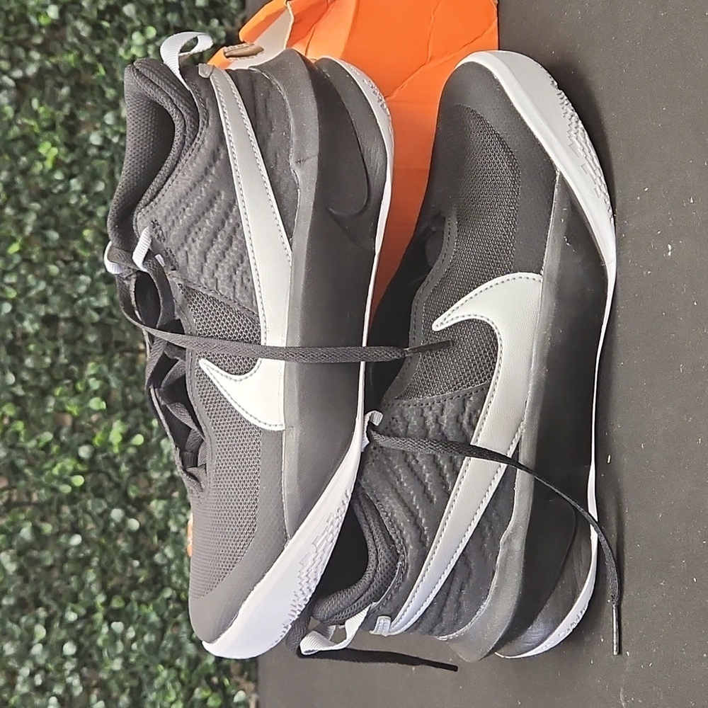Nike Team Hustle D 10